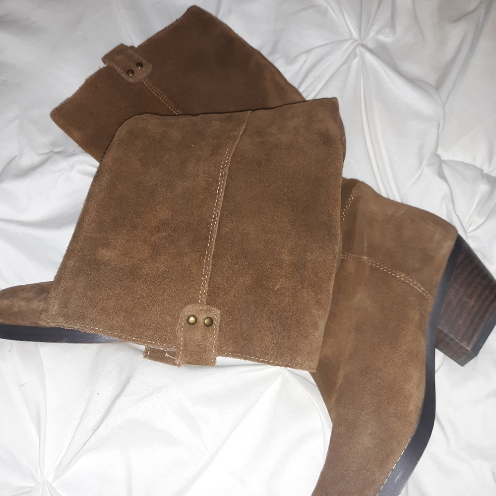 Boots - Picture 2 of 3